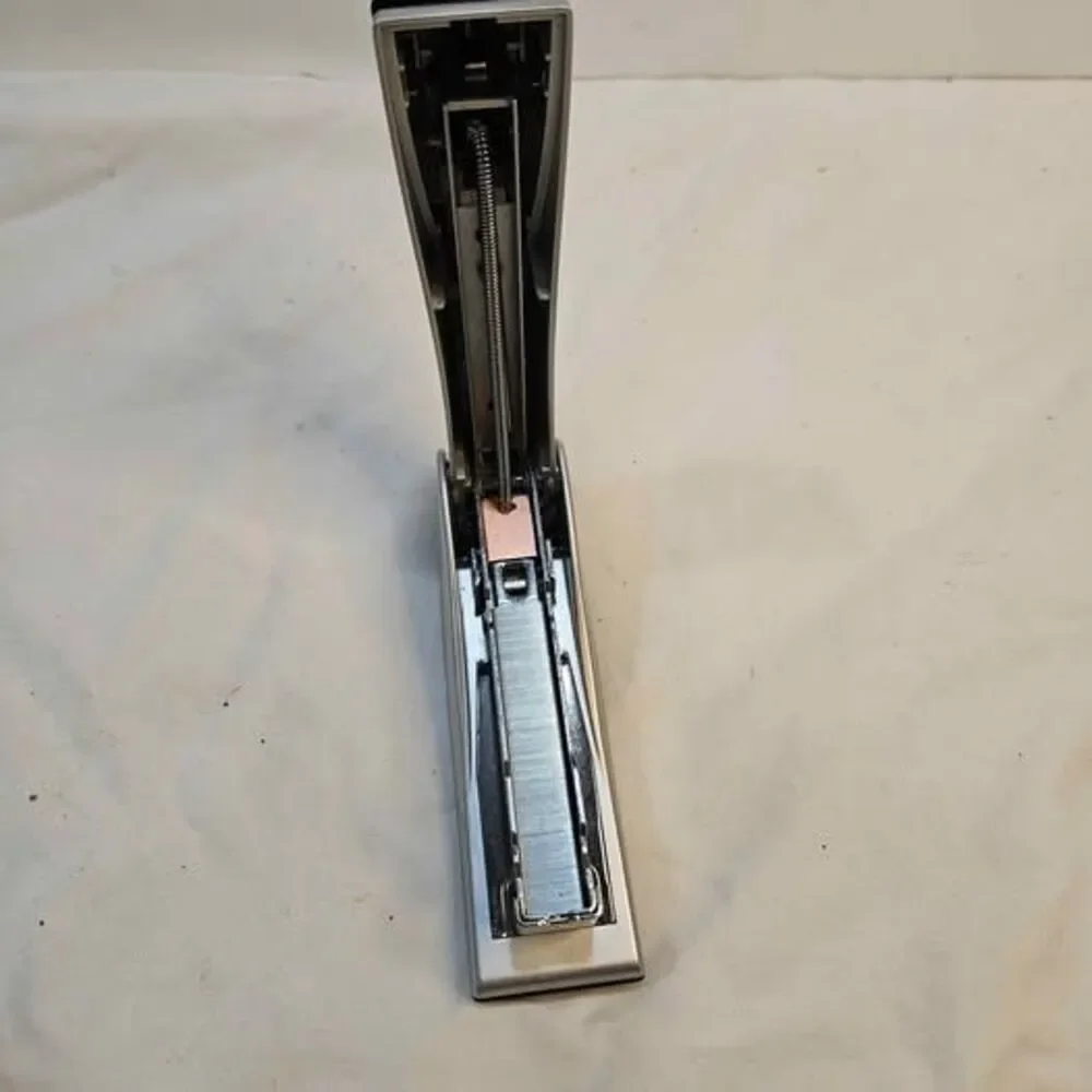 Swingline Desktop Stapler